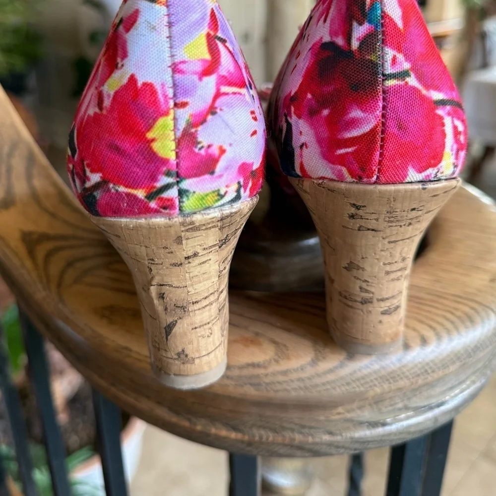 Dex flex comfort ladies floral wedges very good condition nine wide 3 inch heel